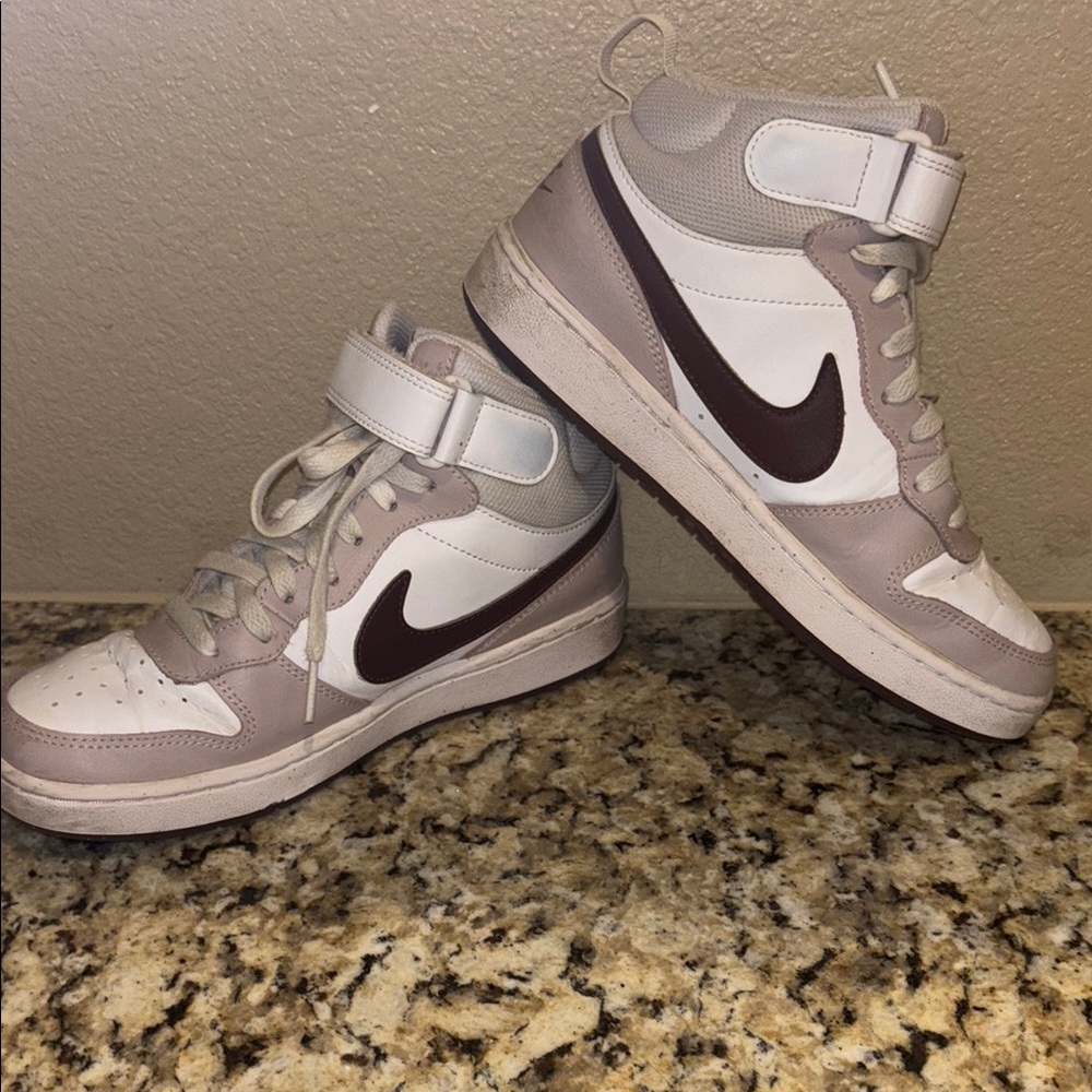 Nike Court Borough Mid 2 youth Sneakers in White, light Mauve and Maroon sz 5y